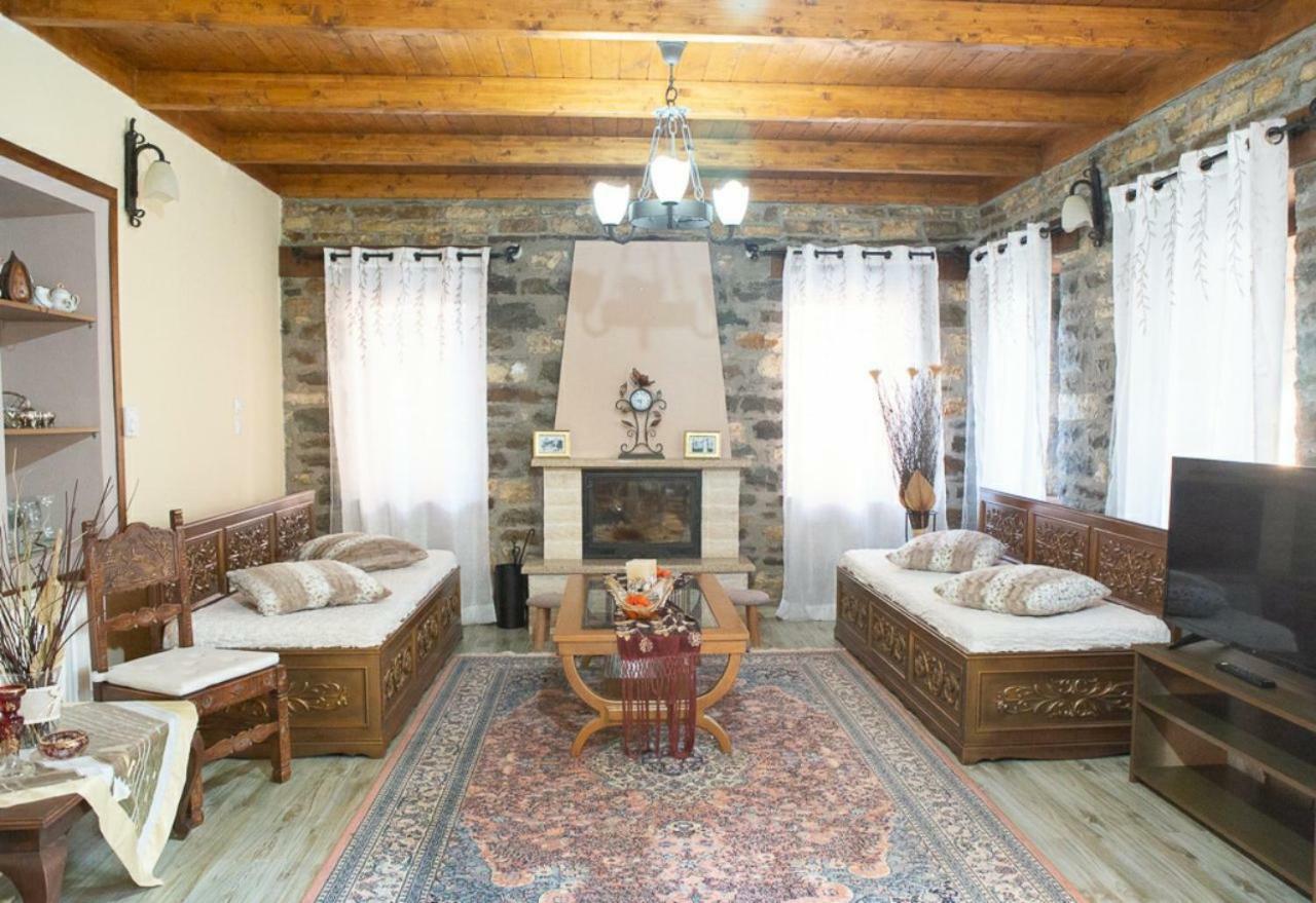 To Archontiko Tis Nikis Guest House อิโออันนินา ภายนอก รูปภาพ