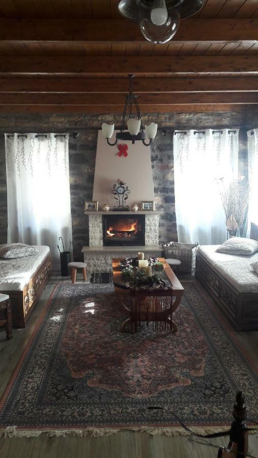 To Archontiko Tis Nikis Guest House อิโออันนินา ภายนอก รูปภาพ